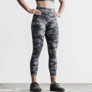 NOBULL Women’s Capri Leggings